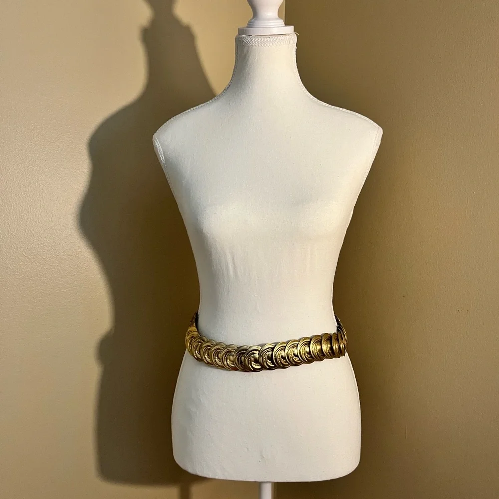 Vintage 1990's Y2K‎ Gold Tone Circle Scallop Medallion Stretch Belt One Size